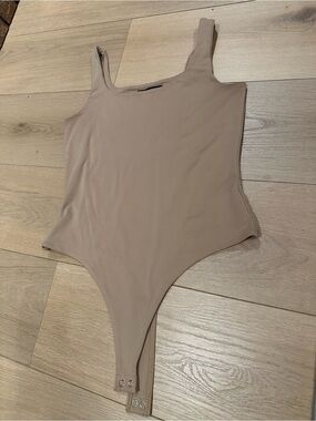 Banana Republic Women’s Bodysuit in Nude